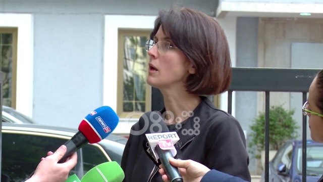 Ora News - Negociatat për barnat, Urdhri i Farmacistëve dhe FSDKSH takim për kontratat e reja