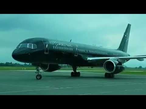 Ora News - Super avioni amerikan ulet në aeroportin e Rinasit