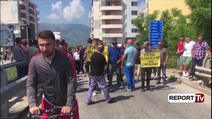 Report TV - Qytetarët e Orikumit në protestë: Turizmi do drita, ujë e rrugë