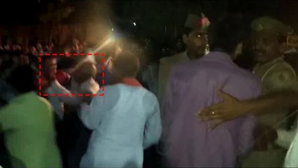 VIDEO: भाजपा सांसद रामशंकर कठेरिया के सामने जमकर चले लात-घूंसे