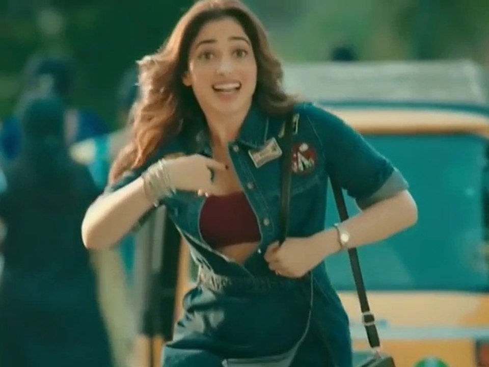 Tamanna - Navel & Boom Show - Smooking Hot In AAA Movie