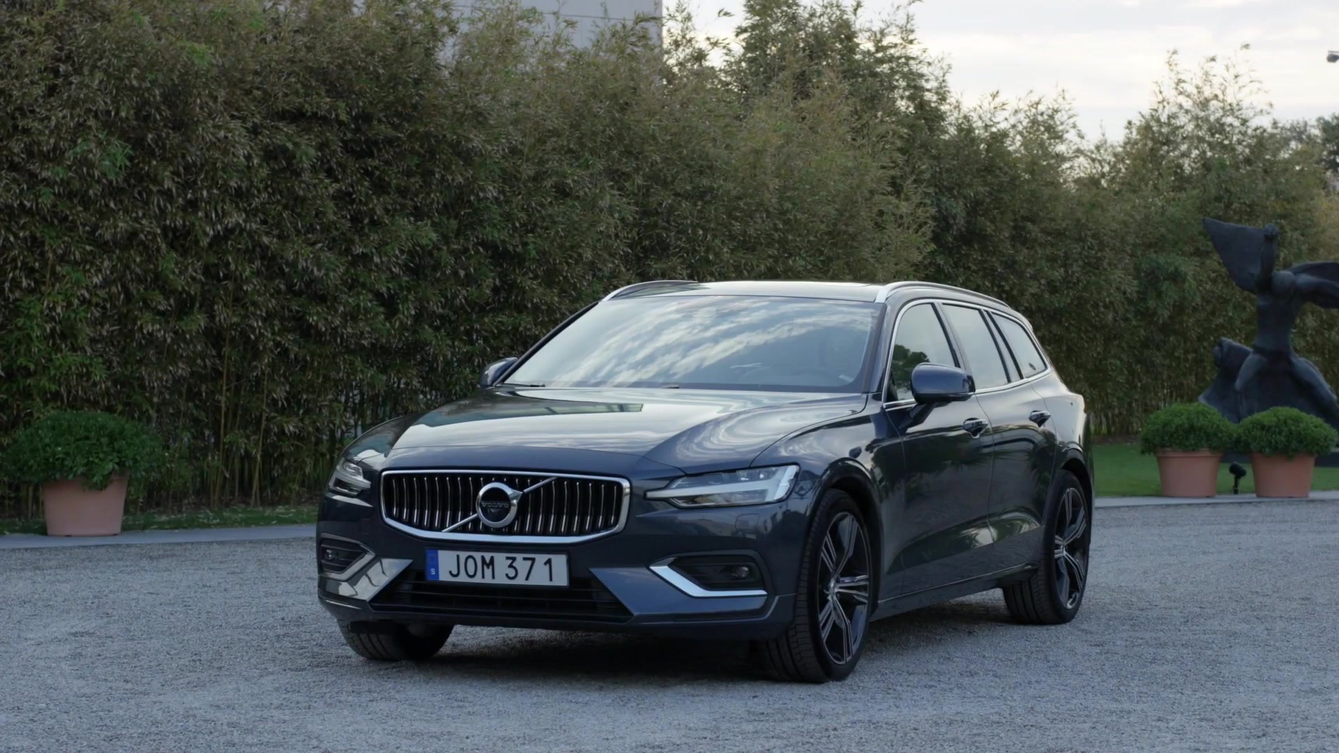 New Volvo V60 D4 Inscription Denim Blue Interior and exterior design -  video Dailymotion