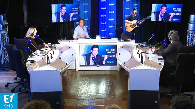 Clou reprend Les Gauloises bleues d'Yves Simon en live dans Europe matin