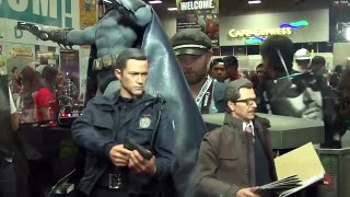 The Bat, The Cat, A Commissioner. HOT TOYS look SDCC new review