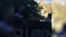 Guardiola lanza un botellín de cerveza a los fans de City