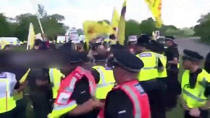 Cumhurbaşkanı Erdoğan�ın konvoyuna saldıran teröristlerin pankartlarında 'TAMAM' yazıyor