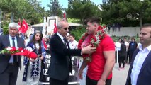 Şampiyon güreşçiden Filistin'e destek - YOZGAT