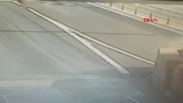 Tekirdağ Otomobil Gişe Duvarına Çarptı 2 Yaralı