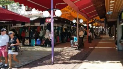 Dünya turuna çıkan Amerikalı ve İngiliz turistler Kuşadası’na geldi