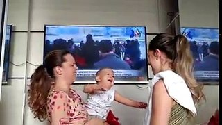 Baby has confused because of Twins Mother