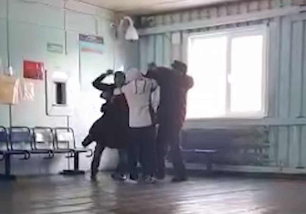 Intoxicated Man Fights With Police After Having Rifle Confiscated Before Trying to Board Plane