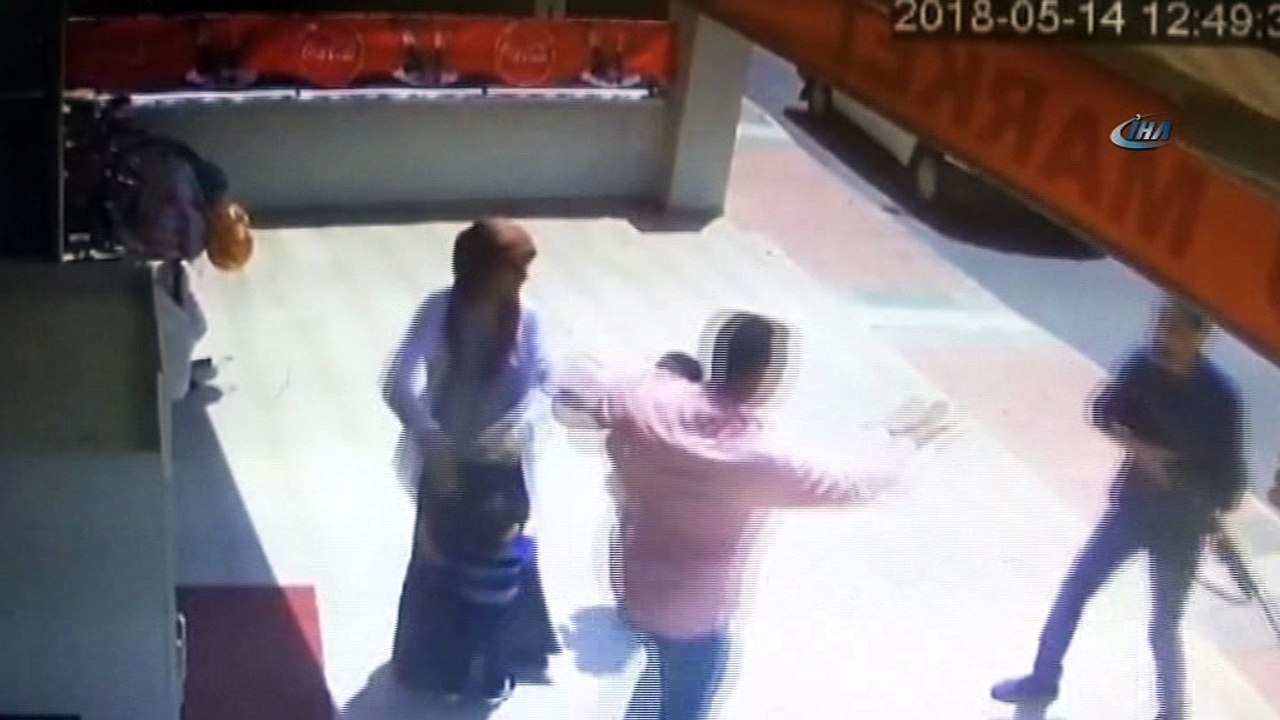 Ölmemek için kadın ve çocukları kendisine siper etti...O anlar kamerada