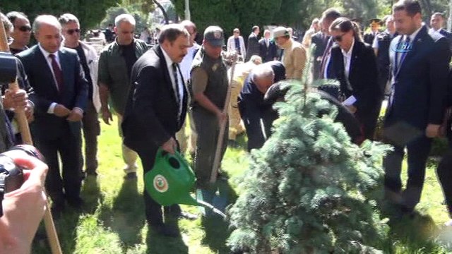 Bakan Eroğlu: 'Şu ana kadar 59 masum ve silahsız vatandaş maalesef orada şehit düştü. Yaralı sayısı da 2 bin 770’e yükseldi. Zulüm mutlaka sonunda kendisini yakar'