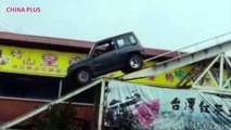 Amazing car stunt video, two SUVs play on a seesaw in China.