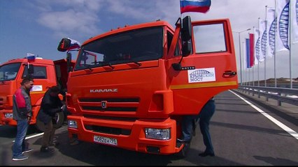 Vladimir Putin inauguró el polémico puente que une Rusia con Crimea