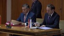 Ora News - Shqipëria dhe Serbia firmosin marrëveshje bashkëpunimi për turizmin