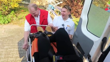 KRANKENWAGEN TOUR vesves HERZCHECK TOUR VLOG 1 | Melina Sophie