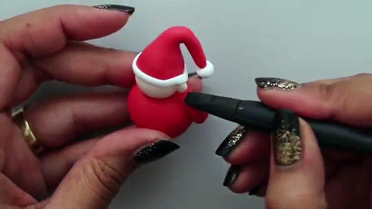 Petit Papa Noël Fimo, Little Santa Claus in Polymer Clay [English subtitles].