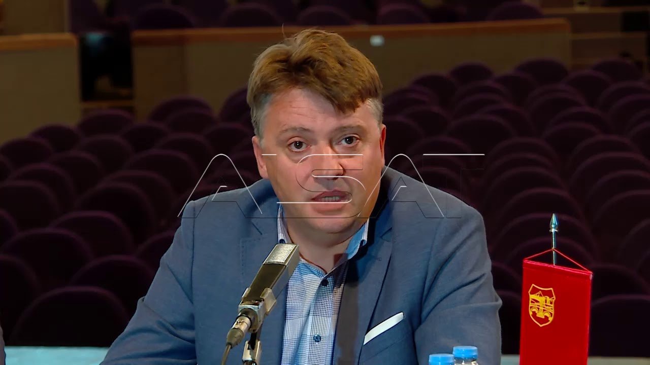Продавачите на цвеќиња продолжуваат со блокадит...