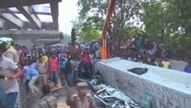 Varanasi flyover collapse: Yogi Adityanath ने किया 5-5 Lakh मुआवजे का ऐलान | वनइंडिया हिंदी