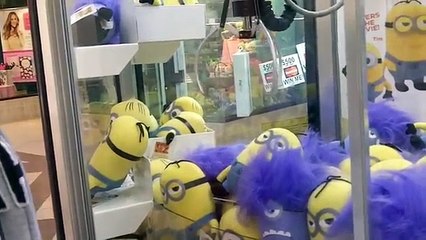 Awesome Starbucks cup and Minion - Claw Machine Wins