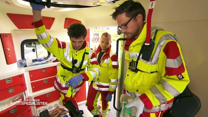 "Die sind total Banane!" -Sanitäterin vollkommen ratlos! | Auf Streife - Die Spezialisten | SAT.1 TV
