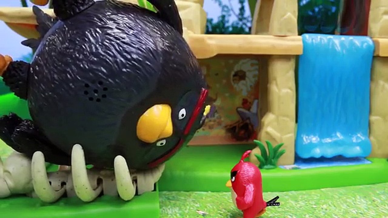 Angry Birds Giant Bomb Talking Bird Attacking Bad Piggies with Red Bird ...