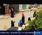 أولياء أمور يلقنون أبناءهم إجابات امتحانات الشهادة الإعدادية بدمياط