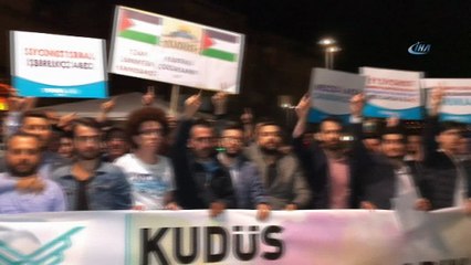 İlk teravihte İsrail'e lanet okundu