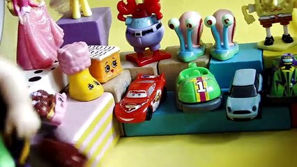 Мама Барби, Маша и Медведь. Маша разбогатела и пошла в магазин игрушек