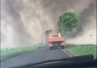VÍDEO: cómo se vive un tornado desde dentro de un coche... ¡Miedo total!