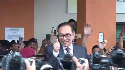 أنور إبراهيم.. حرّ طليق وعائد للسياسة