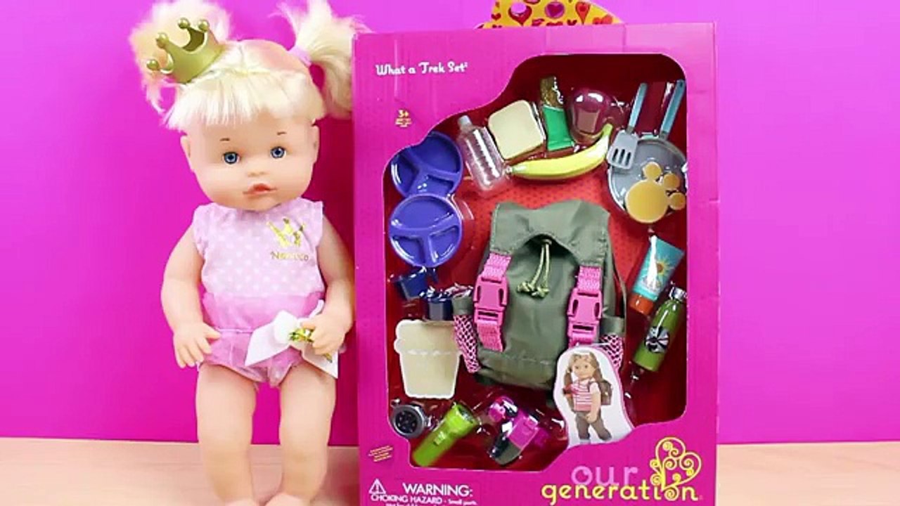 La Bebé Nenuco Princesa Cuca prepara la mochila para ir de excursión | juguetes de viaje