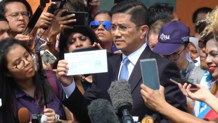 Télécharger la video: Freed Anwar, Wan Azizah and Azmin to meet the King at noon