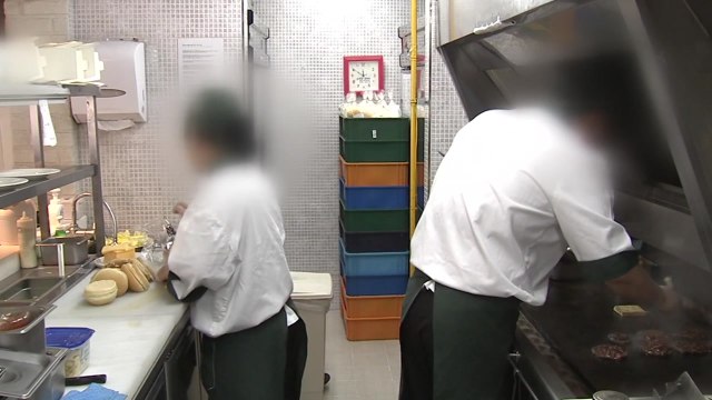 취업자 증가 폭 석 달째 10만 명대...'고용 한파' 지속 / YTN