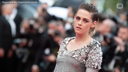 Kristen Stewart Walks Cannes Red Carpet Barefoot