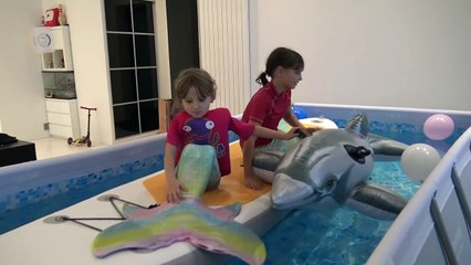OMG ! DES SIRÈNES DANS LA PISCINE DU SALON !! • Studio Bubble Tea