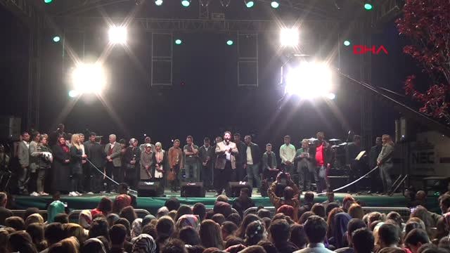 Aksaray Polisten, Fettah Can Konserinde Evlenme Teklifi