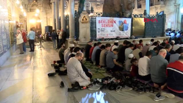Eyüp Sultan Camii'nde İlk Teravih Namazı