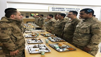 Mehmetçik Ağrı Dağı’nın eteğinde ilk sahurunu yaptı