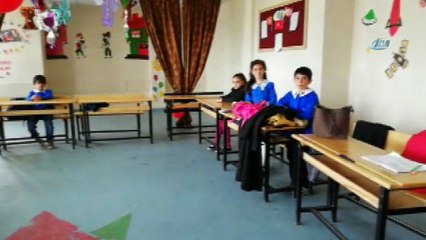 Doğubayazıtlı Miniklerin Necmettin Öğretmen sevgisi sahneye taşındı