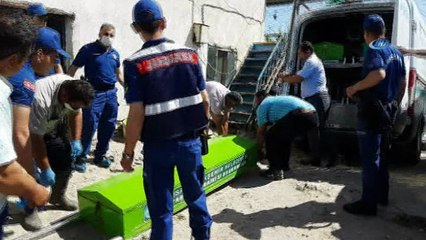 Önce annesini öldürdü ardından kendi canına kıydı