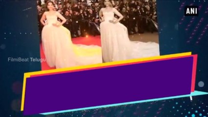 Sonam Kapoor Looks Spectacular At Cannes Festival