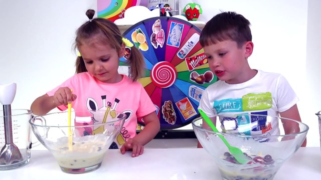 ТОРТ против СМУЗИ ЧЕЛЛЕНДЖ у Кати и Макса или MYSTERY WHEEL OF Cake VS Smoothie CHALLENGE