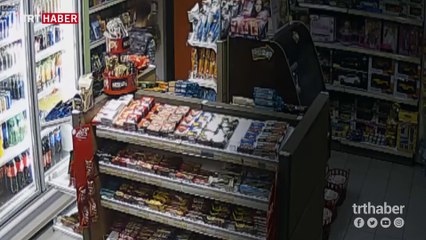 Emekleyerek çaldığı paralarla tuvalet camından kaçtı