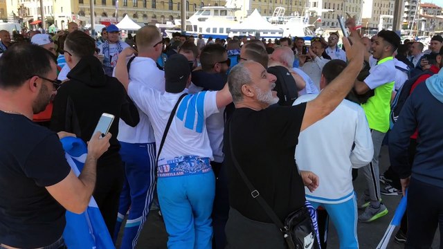 OM-Atlético : une marée de supporters olympiens a envahi le Vieux-Port de Marseille