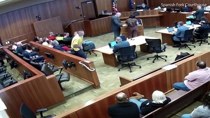 Il tente de s'enfuir du tribunal