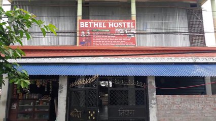 यस्तो छ अशोक दर्जी बस्ने होस्टल, को हुन् उनको मिल्ने साथी ! यसरी रमाउँछन् बिदाका दिन ।