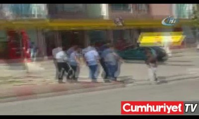 Dehşet anı kamerada! Kovaladığı adamı böyle bıçakladı