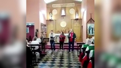 Coro interruptus: mujer grita en una iglesia hasta captar la atención
